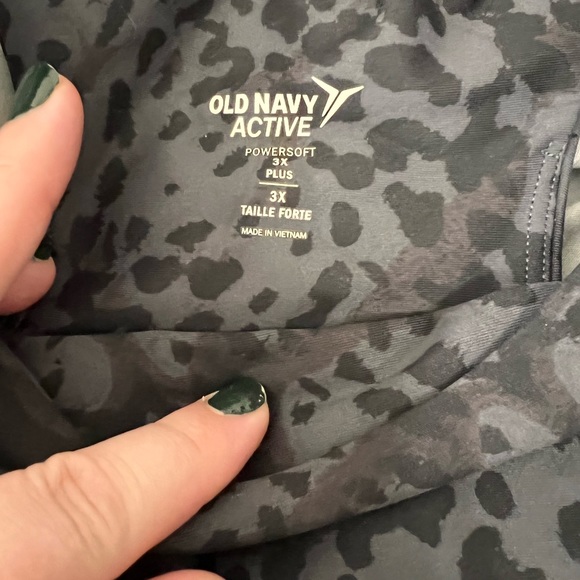 Old Navy Active 4X cropped workout top/workout bra. Animal print, barely worn. - Picture 2 of 2